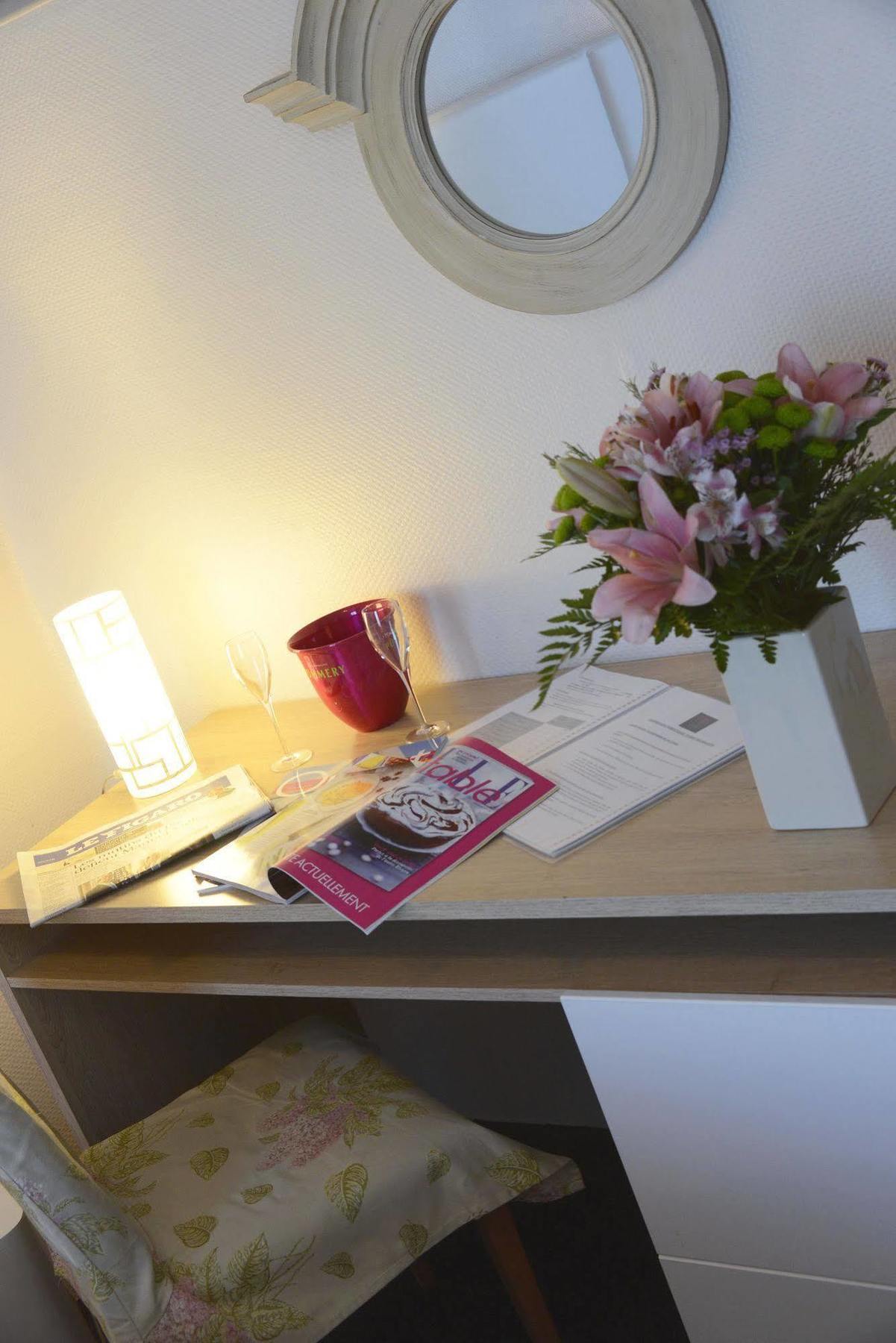 Hotel Le Berry Saint-Nazaire Bagian luar foto