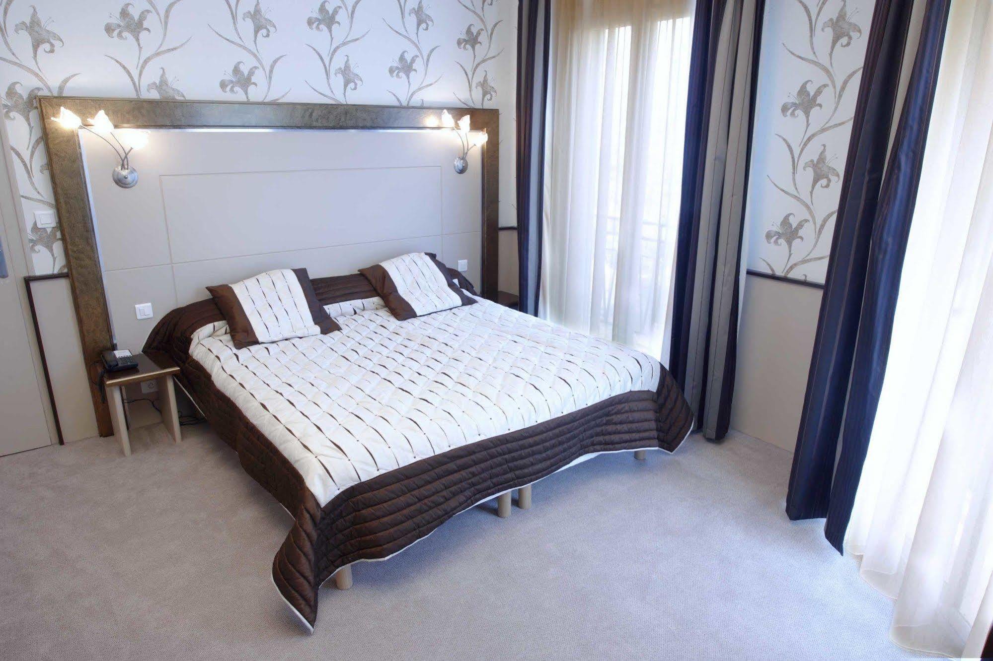 Hotel Le Berry Saint-Nazaire Bagian luar foto