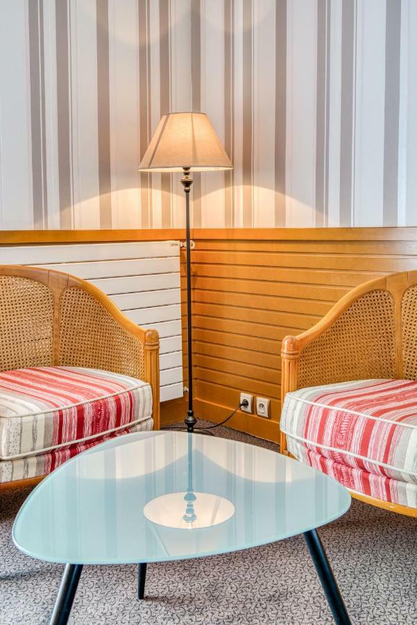 Hotel Le Berry Saint-Nazaire Bagian luar foto